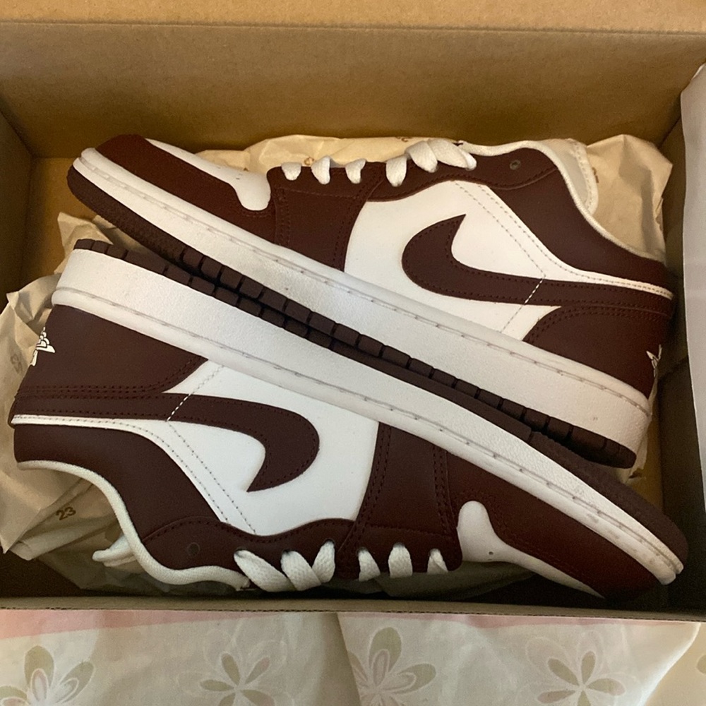 NEW Air Jordan Low Womens Size 7